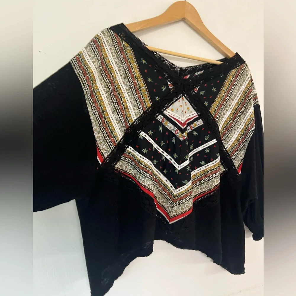 Free People Prairie Days Black Floral Linen Blend Lace Trim Shirt‎ Size Medium